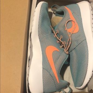 Brand new Nike roshe